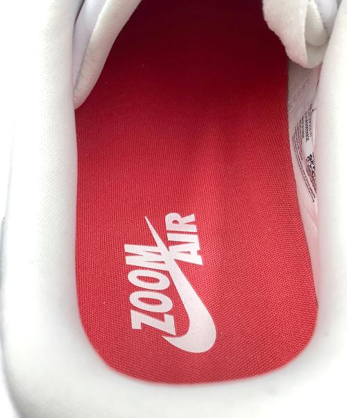NIKE（ナイキ）NIKE (ナイキ) AIR JORDAN 1 CENTRE COURT（ナイキ エアジョーダン1 ロー センターコート） ホワイト×レッド サイズ:SIZE 27.5cm 未使用品の古着・服飾アイテム