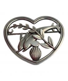 Georg Jensen（ジョージジェンセン）の古着「Leaping Dolphin Heart Brooch」