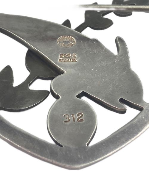Georg Jensen（ジョージジェンセン）Georg Jensen (ジョージジェンセン) Leaping Dolphin Heart Broochの古着・服飾アイテム