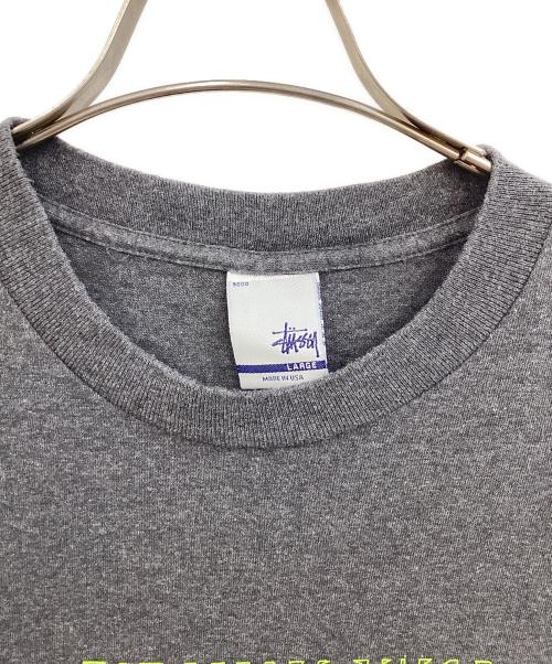 stussy（ステューシー）stussy (ステューシー) プリントTシャツ グレー サイズ:SIZE Lの古着・服飾アイテム