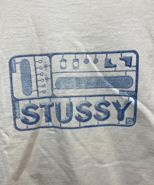 stussy（ステューシー）stussy (ステューシー) プリントTシャツ プラモデルプリント ホワイト サイズ:Lの古着・服飾アイテム