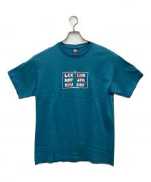 stussy（ステューシー）の古着「プリントTシャツ エアポートコード」｜ブルー
