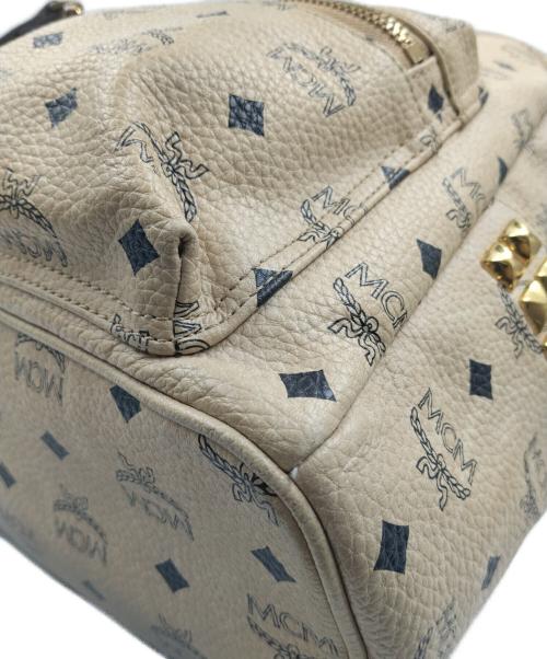 MCM（エムシーエム）MCM (エムシーエム) サイドスタッズリュック ベージュの古着・服飾アイテム