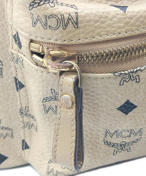MCM（エムシーエム）MCM (エムシーエム) サイドスタッズリュック ベージュの古着・服飾アイテム