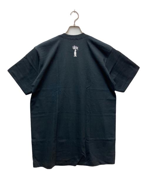 stussy（ステューシー）stussy (ステューシー) プリントTシャツ ブラック×ホワイト サイズ:Largeの古着・服飾アイテム