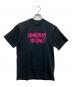 stussy（ステューシー）の古着「プリントTシャツ」｜ブラック×ピンク