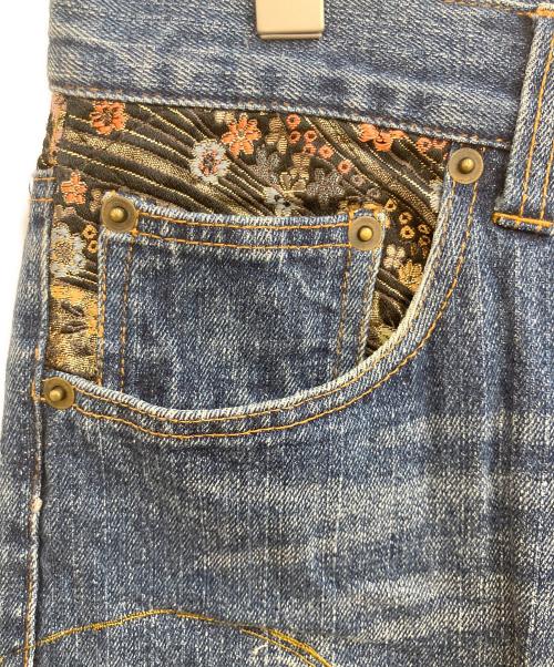 花鳥風月（カチョウフウゲツ）花鳥風月 (カチョウフウゲツ) 風神雷神刺繍デニムパンツ ブルー サイズ:W34の古着・服飾アイテム