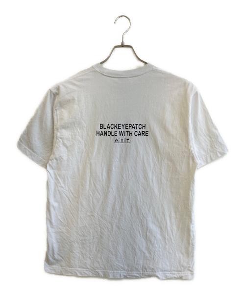BlackEyePatch（ブラックアイパッチ）BlackEyePatch (ブラックアイパッチ) プリントTシャツ ホワイト サイズ:Mの古着・服飾アイテム