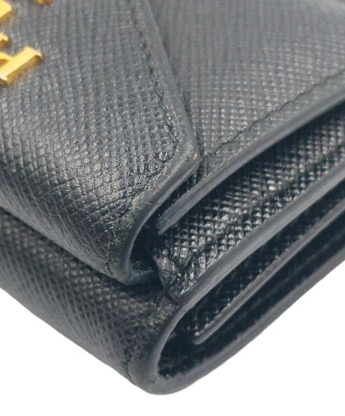 PRADA（プラダ）PRADA (プラダ) コンパクトウォレット SAFFIANO METAL ブラックの古着・服飾アイテム
