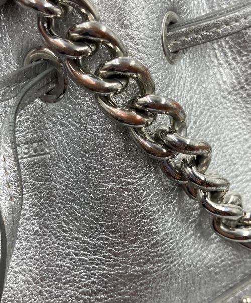 J&M DAVIDSON（ジェイ＆エム デヴィッドソン）J&M DAVIDSON (ジェイ＆エム デヴィッドソン) チェーンハンドル巾着バッグ フリンジカーニバル シルバーの古着・服飾アイテム