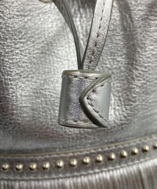 J&M DAVIDSON（ジェイ＆エム デヴィッドソン）J&M DAVIDSON (ジェイ＆エム デヴィッドソン) チェーンハンドル巾着バッグ フリンジカーニバル シルバーの古着・服飾アイテム