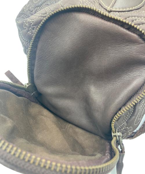 Vivienne Westwood（ヴィヴィアンウエストウッド）Vivienne Westwood (ヴィヴィアンウエストウッド) ハンドバッグ ブラウンの古着・服飾アイテム