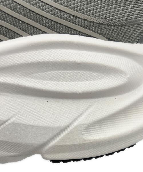HOKAONEONE（ホカオネオネ）HOKAONEONE (ホカオネオネ) ランニングシューズ グレー サイズ:25.5ｃｍの古着・服飾アイテム