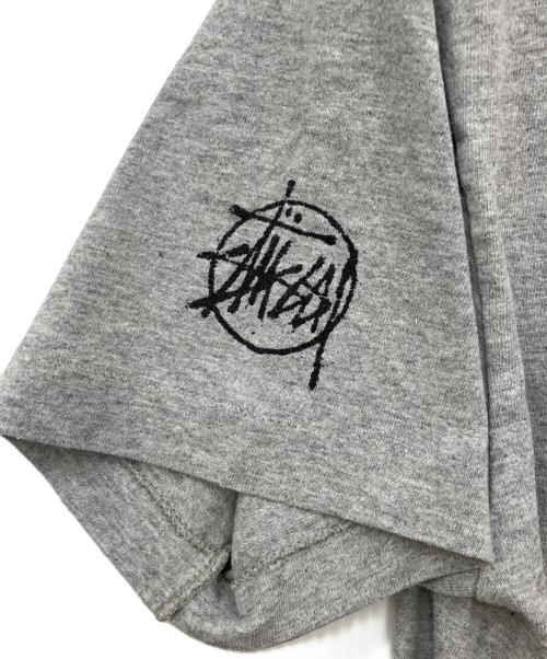 stussy（ステューシー）stussy (ステューシー) プリントTシャツ グレー サイズ:SIZE Mの古着・服飾アイテム