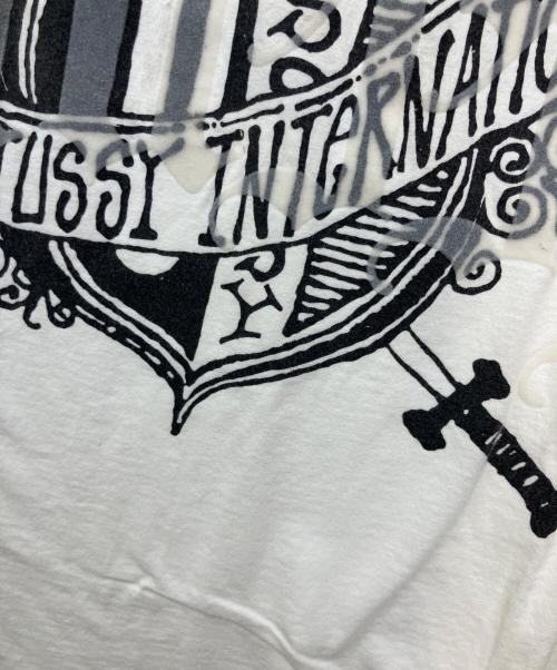 stussy（ステューシー）stussy (ステューシー) プリントTシャツ ホワイト サイズ:SIZE Mの古着・服飾アイテム