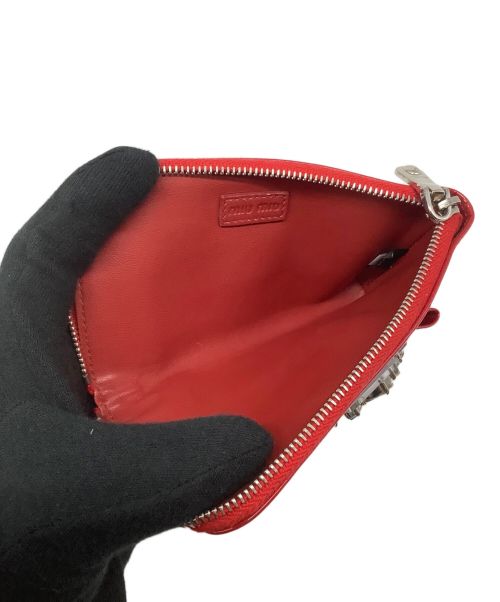 MIU MIU（ミュウミュウ）MIU MIU (ミュウミュウ) エナメルケース レッドの古着・服飾アイテム