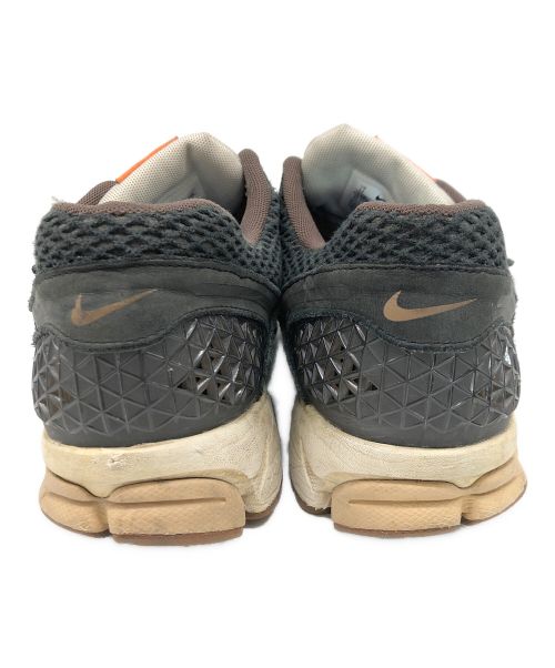 NIKE（ナイキ）NIKE (ナイキ) ZOOM VOMERO 5 RUNNING RABBIT（ズーム ボメロ 5 PRM） グレー サイズ:SIZE29㎝(US12)の古着・服飾アイテム