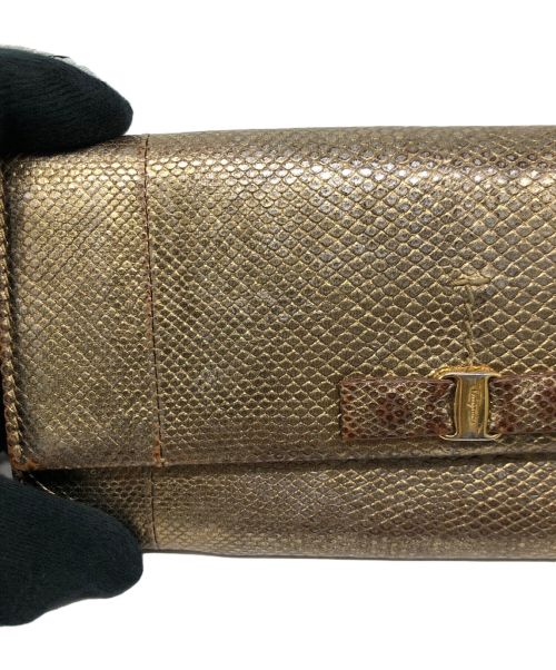 Salvatore Ferragamo（サルヴァトーレ フェラガモ）Salvatore Ferragamo (サルヴァトーレ フェラガモ) 長財布 ゴールドの古着・服飾アイテム
