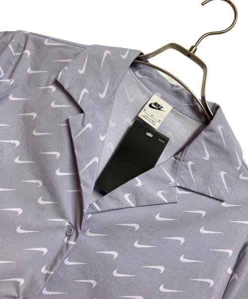 NIKE（ナイキ）NIKE (ナイキ) AS W NSW EVRDY MOD WVN SS TOP グレー サイズ:Ｍ 未使用品の古着・服飾アイテム