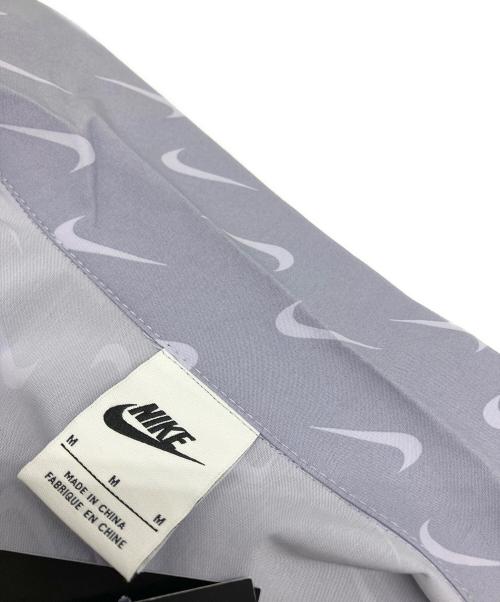 NIKE（ナイキ）NIKE (ナイキ) AS W NSW EVRDY MOD WVN SS TOP グレー サイズ:Ｍ 未使用品の古着・服飾アイテム