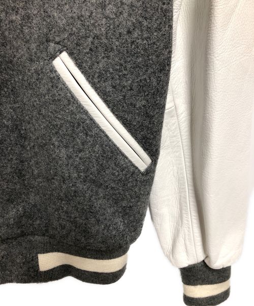 skookum（スクーカム）skookum (スクーカム) HEBRU BRAND (ヘブル・ブラントリー) 2G (ツージー) HEBRU AWARD JACKET ホワイト×グレー サイズ:Ｍの古着・服飾アイテム