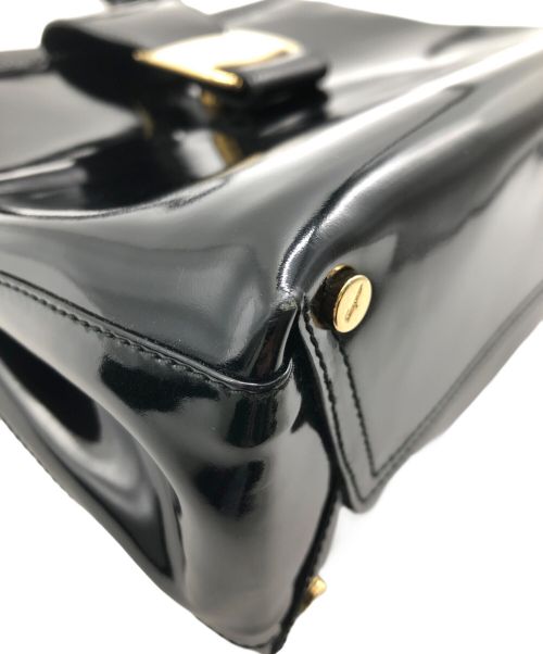 Salvatore Ferragamo（サルヴァトーレ フェラガモ）Salvatore Ferragamo (サルヴァトーレ フェラガモ) エナメルハンドバッグ ブラックの古着・服飾アイテム