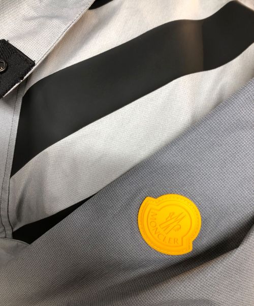MONCLER（モンクレール）MONCLER (モンクレール) OFFWHITE (オフホワイト) ナイロンジャケット グレー サイズ:ＳＩＺＥ２の古着・服飾アイテム