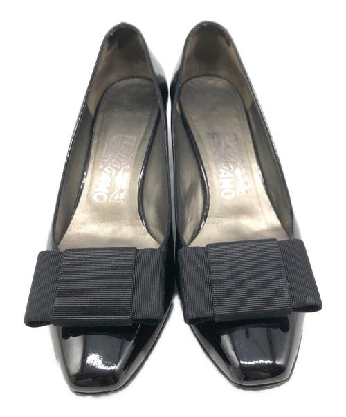 Salvatore Ferragamo（サルヴァトーレ フェラガモ）Salvatore Ferragamo (サルヴァトーレ フェラガモ) エナメルパンプス ブラック サイズ:6 1/2の古着・服飾アイテム