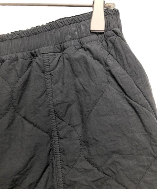 nestrobe confect（ネストローブ コンフェクト）nestrobe confect (ネストローブ コンフェクト) コットンラミーキルティングイージーパンツ グレー サイズ:4の古着・服飾アイテム