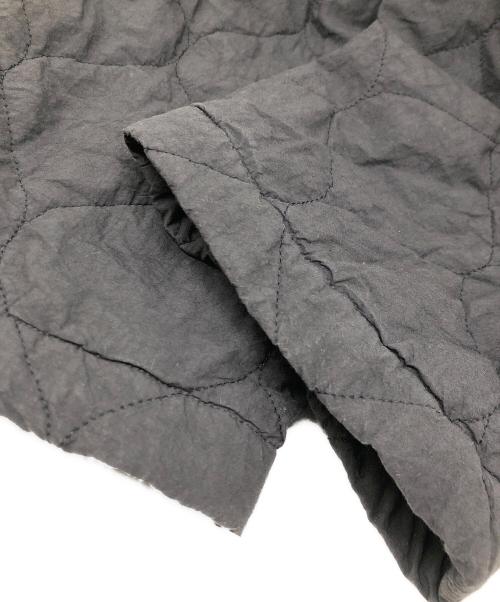 nestrobe confect（ネストローブ コンフェクト）nestrobe confect (ネストローブ コンフェクト) コットンラミーキルティングイージーパンツ グレー サイズ:4の古着・服飾アイテム