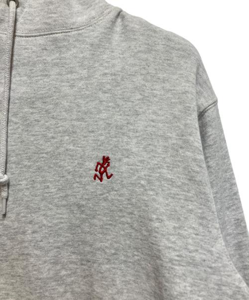 GRAMICCI（グラミチ）GRAMICCI (グラミチ) ONE POINT HOODED SWEATSHIRT（ワンポイントフーディスウェットシャツ） グレー サイズ:USA M / ASIA Lの古着・服飾アイテム