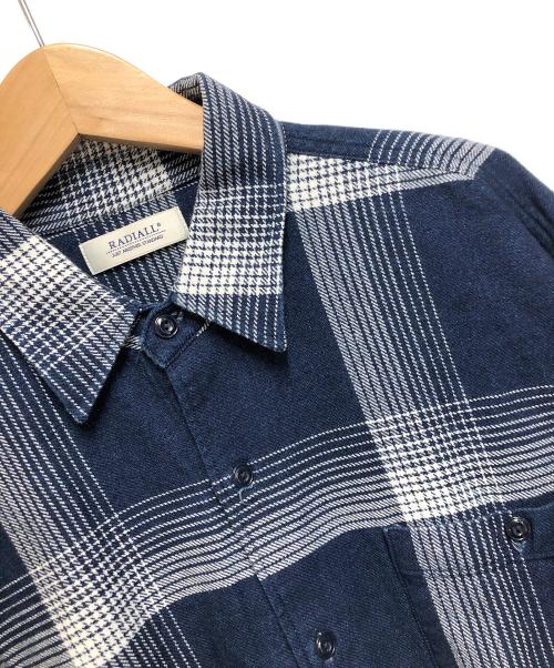 RADIALL（ラディアル）RADIALL (ラディアル) MONTE CALRO-REGULAR COLLARED SHIRT インディゴ×ホワイト サイズ:ＳＩＺＥ　Ｓ　の古着・服飾アイテム