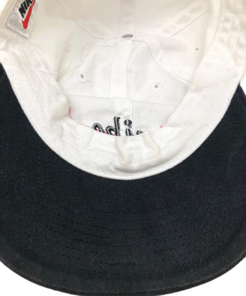 NIKE（ナイキ）NIKE (ナイキ) キャップ ホワイト×ブラック サイズ:FREEの古着・服飾アイテム