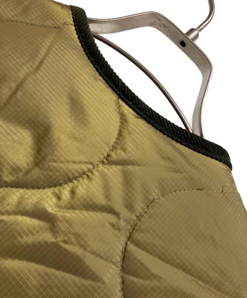 UNIVERSAL OVERALL（ユニバーサルオーバーオール）UNIVERSAL OVERALL (ユニバーサルオーバーオール) QUILT LONG VEST オリーブ サイズ:FREEの古着・服飾アイテム