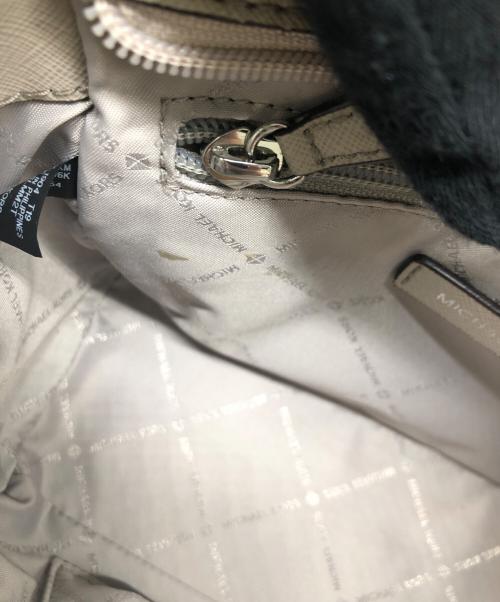 MICHAEL KORS（マイケル・コース）MICHAEL KORS (マイケルコース) ショルダーバッグ グレージュの古着・服飾アイテム