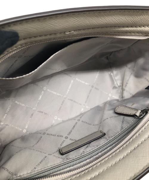 MICHAEL KORS（マイケル・コース）MICHAEL KORS (マイケルコース) ショルダーバッグ グレージュの古着・服飾アイテム