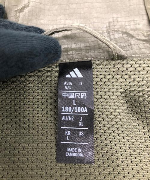 adidas（アディダス）adidas (アディダス) シティエスケープ ルーズフィット シャイニークリンクル リップストップ フード付きジャケット オリーブ サイズ:XLの古着・服飾アイテム