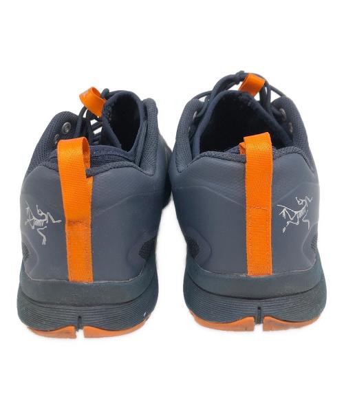 ARC'TERYX（アークテリクス）ARC'TERYX (アークテリクス) スニーカー ネイビー サイズ:USA 9.5の古着・服飾アイテム