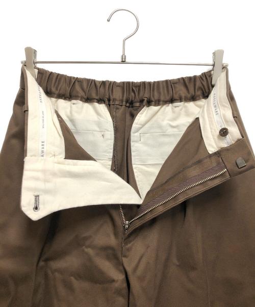 MARKAWARE（マーカウェア）MARKAWARE (マーカウェア) PEGTOP TROUSERS ブラウン サイズ:3の古着・服飾アイテム