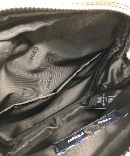 FRED PERRY（フレッドペリー）FRED PERRY (フレッドペリー) Classic Side Bag ブラック サイズ:3L 未使用品の古着・服飾アイテム