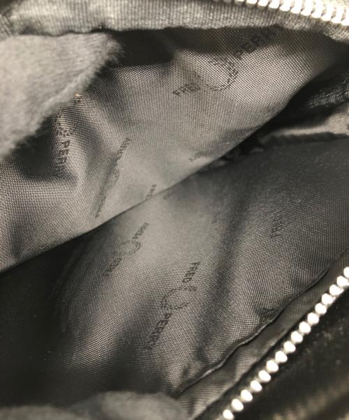 FRED PERRY（フレッドペリー）FRED PERRY (フレッドペリー) Classic Side Bag ブラック サイズ:3L 未使用品の古着・服飾アイテム