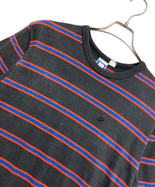 UNDEFEATED（アンディフィーテッド）UNDEFEATED (アンディフィーテッド) 半袖カットソー ブラック×ブルー サイズ:Ｍの古着・服飾アイテム