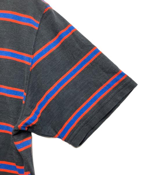 UNDEFEATED（アンディフィーテッド）UNDEFEATED (アンディフィーテッド) 半袖カットソー ブラック×ブルー サイズ:Ｍの古着・服飾アイテム