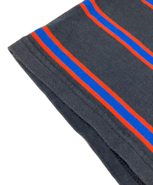 UNDEFEATED（アンディフィーテッド）UNDEFEATED (アンディフィーテッド) 半袖カットソー ブラック×ブルー サイズ:Ｍの古着・服飾アイテム