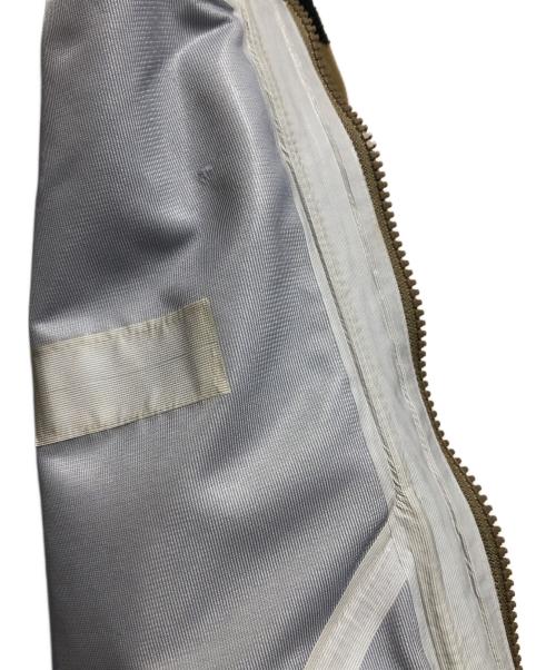 WILD THINGS（ワイルドシングス）WILD THINGS (ワイルドシングス) Adam et Rope (アダム エ ロペ) 別注TOOLSTRAP DENALI JACKET カーキ×ブラック サイズ:Mの古着・服飾アイテム