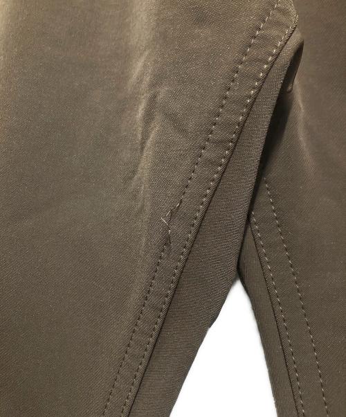 UNDERCOVER（アンダーカバー）UNDERCOVER (アンダーカバー) バックプリントナイロンパンツ ブラウン サイズ:3の古着・服飾アイテム