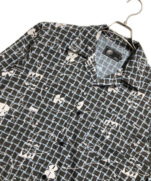 Thee Hysteric XXX（ジィ ヒステリックトリプルエックス）Thee Hysteric XXX (ジィ ヒステリックトリプルエックス) ROCKABILLY柄 オープンカラーシャツ ブラック×ブルー サイズ:Lの古着・服飾アイテム