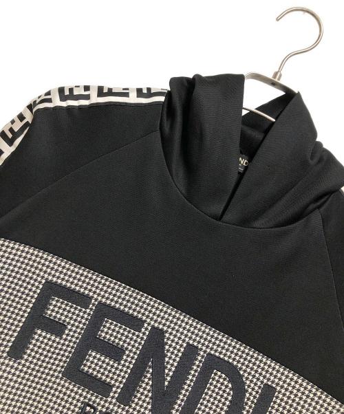 FENDI（フェンディ）FENDI (フェンディ) プルオーバーパーカー ホワイト×ブラック サイズ:Sの古着・服飾アイテム