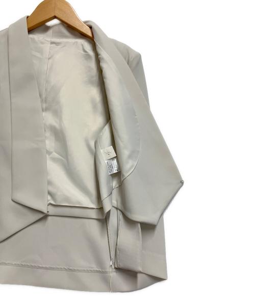 resil（レジル）resil (レジル) ケープデザインショートジャケット ベージュ サイズ:9号の古着・服飾アイテム