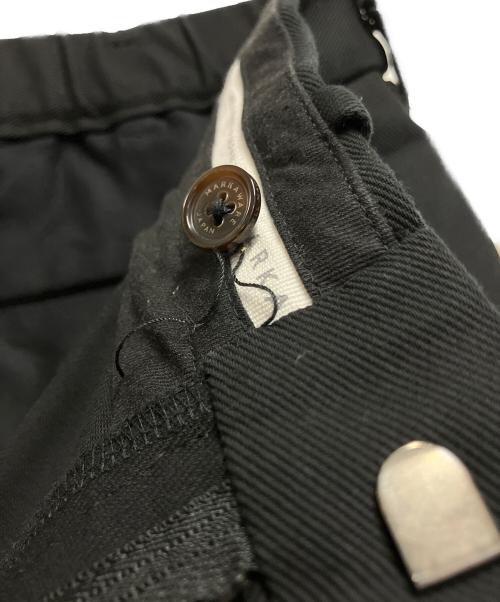 MARKAWARE（マーカウェア）MARKAWARE (マーカウェア) CLASSIC FIT TROUSERS ORGANIC COTTON SURVIVAL CLOTH ブラック サイズ:3の古着・服飾アイテム